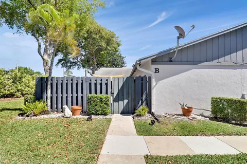 1104 Summit Trail Cir #B, West Palm Beach, FL 33415