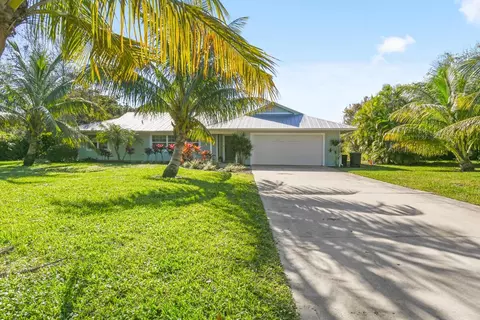8284 SE Woodmere St, Hobe Sound, FL 33455