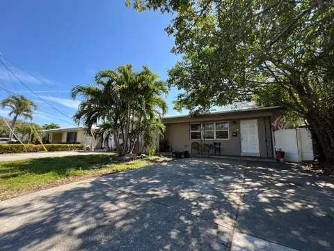 15 SE 2nd St #1-2, Dania Beach, FL 33004