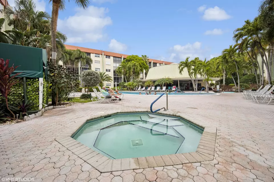 Exterior - 5300 NE 24th Ter #226C, Fort Lauderdale, FL 33308 photo 4 of 10