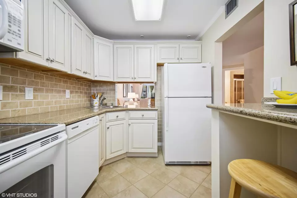 Kitchen - 5300 NE 24th Ter #226C, Fort Lauderdale, FL 33308 photo 2 of 2