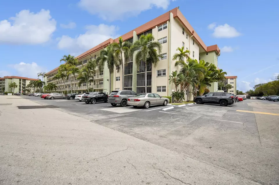 Exterior - 5300 NE 24th Ter #226C, Fort Lauderdale, FL 33308 photo 8 of 10