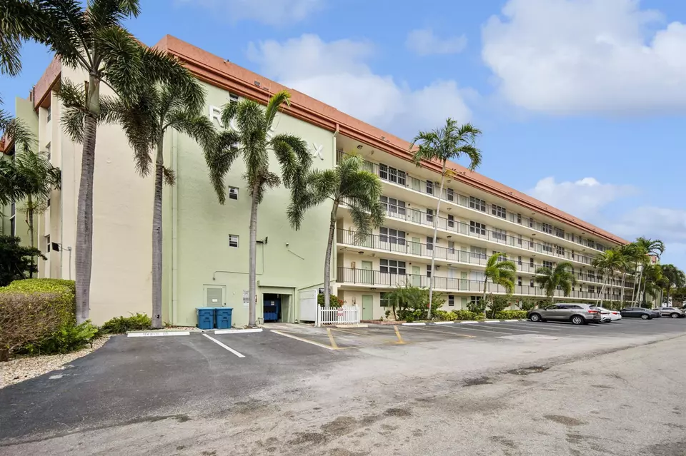 Exterior - 5300 NE 24th Ter #226C, Fort Lauderdale, FL 33308 photo 9 of 10