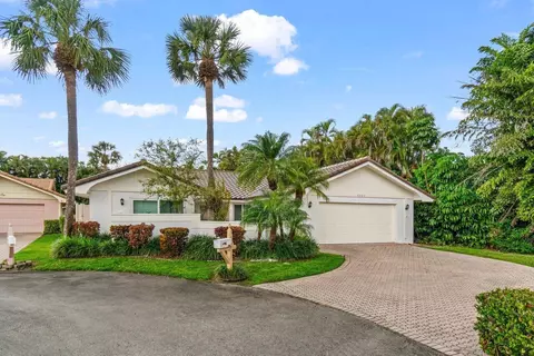 6881 Villas Dr S, Boca Raton, FL 33433