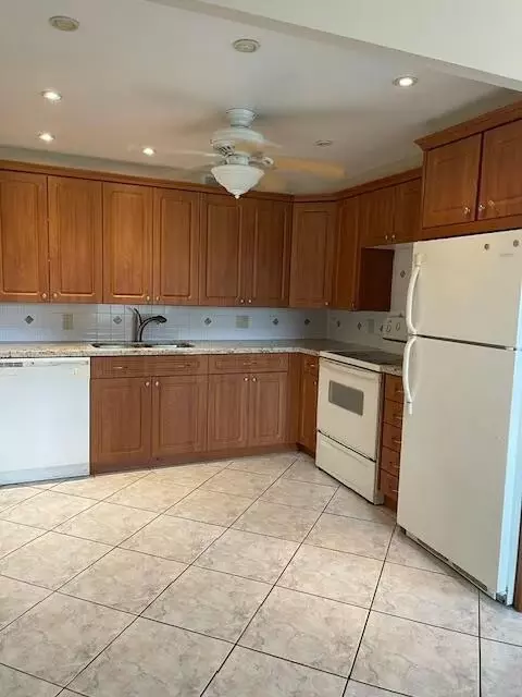 352 Richmond F #352, Deerfield Beach, FL 33442