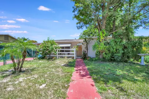1426 Tropical Dr, Lake Worth Beach, FL 33460