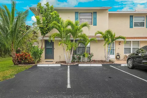 60 SW Blackburn Ter #9, Stuart, FL 34997