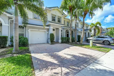 4422 Regal Ct, Delray Beach, FL 33445