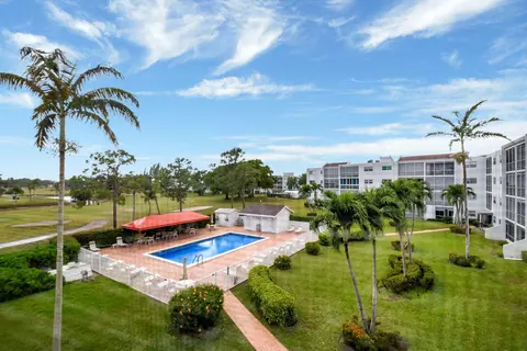 6850 10th Ave N #305, Lake Worth, FL 33467