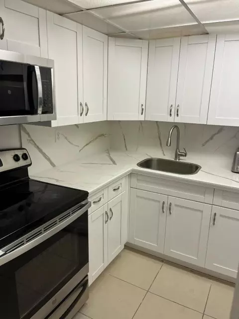1758 NW 55th Ave #102, Lauderhill, FL 33313