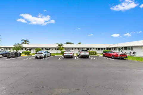 200 Leisure Lk #106, Boynton Beach, FL 33426