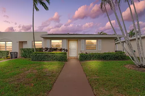 8844 Belle Aire Dr, Boca Raton, FL 33433