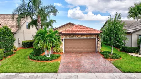 213 SE Longview Dr, Port Saint Lucie, FL 34984
