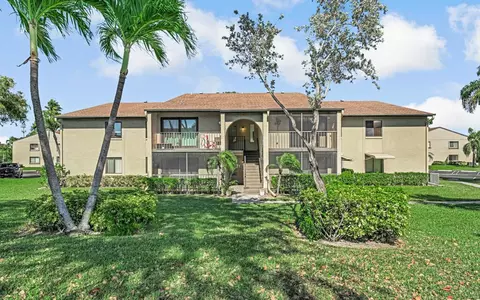 528 Shady Pine Way #B2, Greenacres, FL 33415