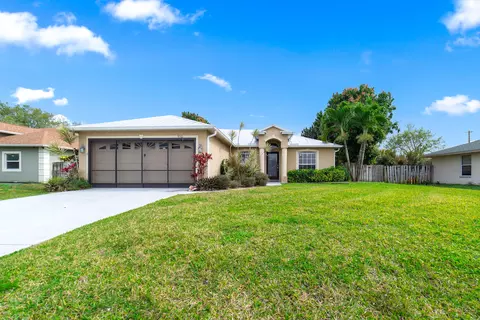 950 SW Connecticut Ter, Port Saint Lucie, FL 34953