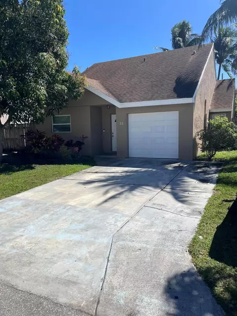 32 Peachtree Pl, Boynton Beach, FL 33436