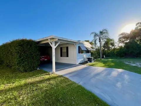 23 San Pablo Ln, Port Saint Lucie, FL 34952