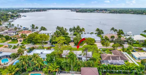 324 River Dr, Tequesta, FL 33469