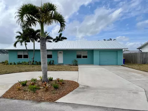 2466 NE 17th Ct, Jensen Beach, FL 34957
