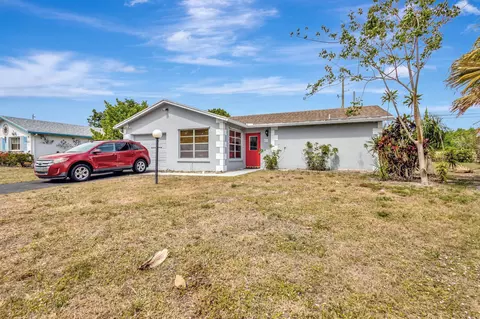 6111 Rainbow Cir, Greenacres, FL 33463