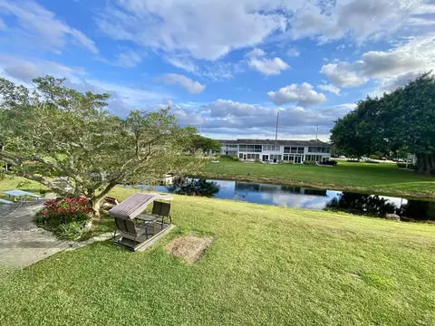 202 Oakridge M, Deerfield Beach, FL 33442