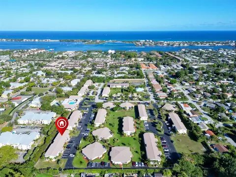 303 NE 17th Ave #203, Boynton Beach, FL 33435