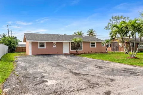 816 NE 22nd St, Belle Glade, FL 33430