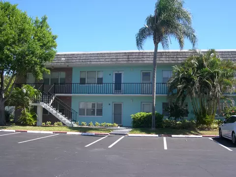 1200 Colonnades Dr #201, Fort Pierce, FL 34949
