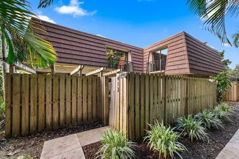 413 4th Ln, Palm Beach Gardens, FL 33418