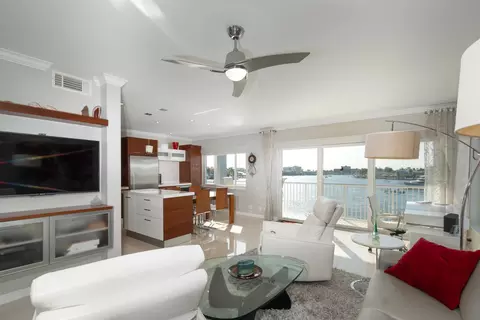1201 S Riverside Dr #308, Pompano Beach, FL 33062