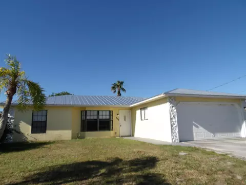 698 SW Jeanne Ave, Port Saint Lucie, FL 34953