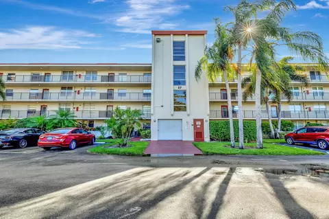 27 Abbey Ln #303, Delray Beach, FL 33446