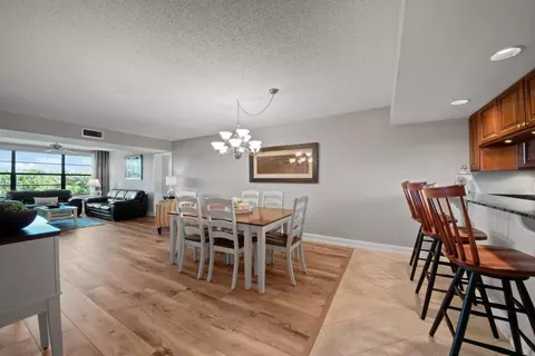 6121 Balboa Cir #405, Boca Raton, FL 33433