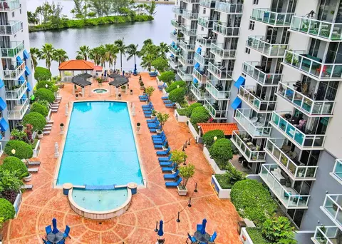 5077 NW Nw 7th St #1016, Miami, FL 33126