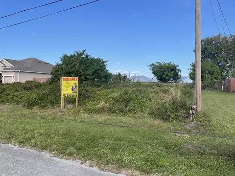 309 SW Log Dr, Port St Lucie, FL 34953