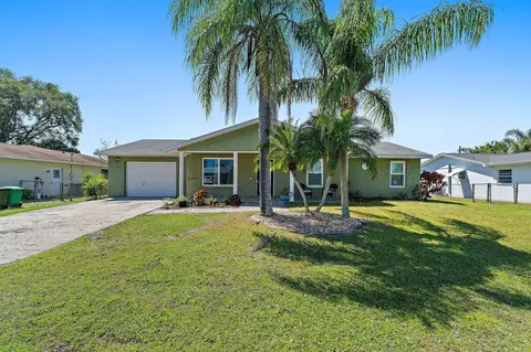 422 SE Lamon Ln, Port Saint Lucie, FL 34983