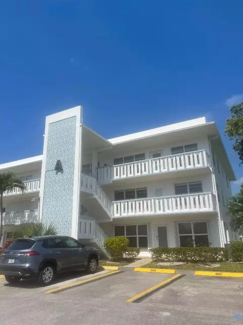 214 Wellington A, West Palm Beach, FL 33417