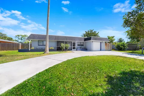210 Sandpiper Ave, Royal Palm Beach, FL 33411