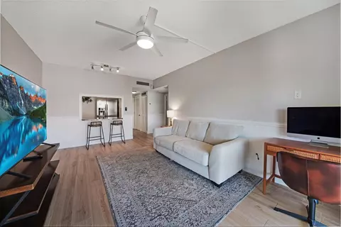 290 W Palmetto Park Rd #409, Boca Raton, FL 33432
