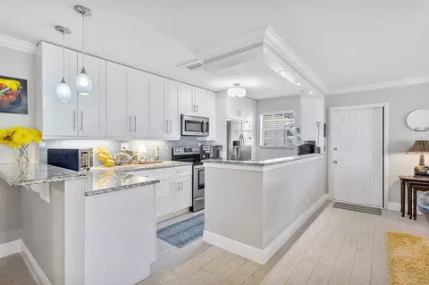 1085 Circle Ter W #A, Delray Beach, FL 33445