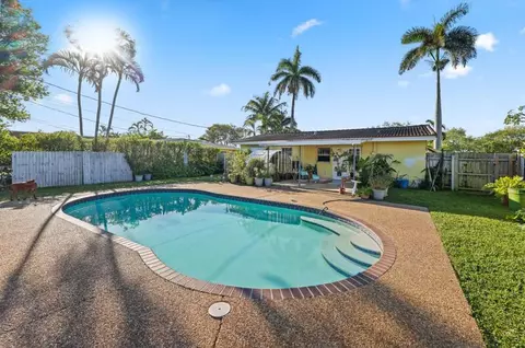 411 SW 2nd St, Boca Raton, FL 33432