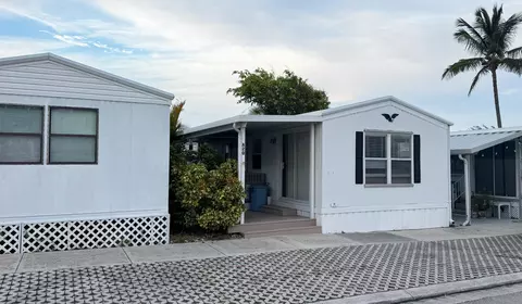 20 Briny Breezes Blvd #A, Briny Breezes, FL 33435
