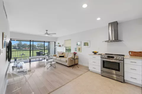 551 Greensward #204-D, Delray Beach, FL 33445
