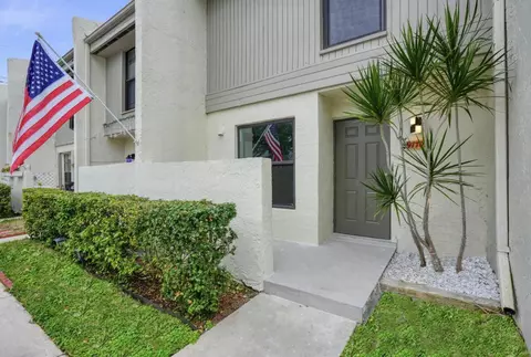 9770 NW 10th St #85, Pembroke Pines, FL 33024