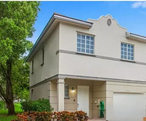 2032 Freeport Dr, Riviera Beach, FL 33404