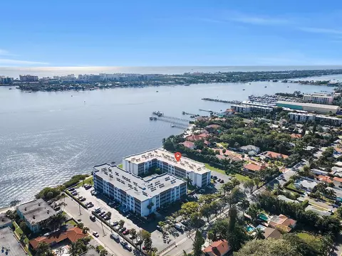 1516 S Lakeside Dr #417, Lake Worth Beach, FL 33460