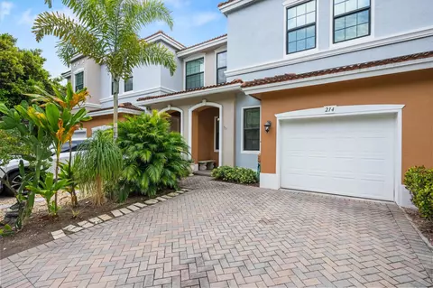 214 E Chrystie Cir, Delray Beach, FL 33484