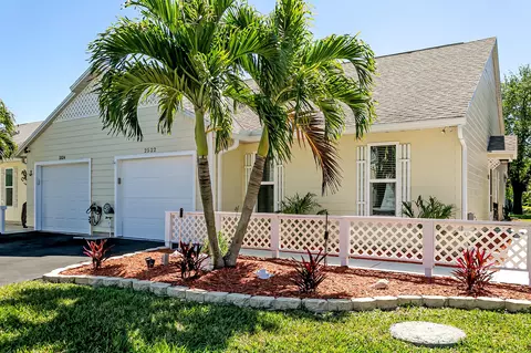 2522 SE Tropical East Cir E, Port Saint Lucie, FL 34952