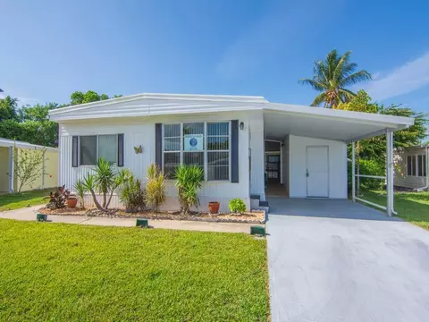 521 NE Sapphire Ln, Jensen Beach, FL 34957