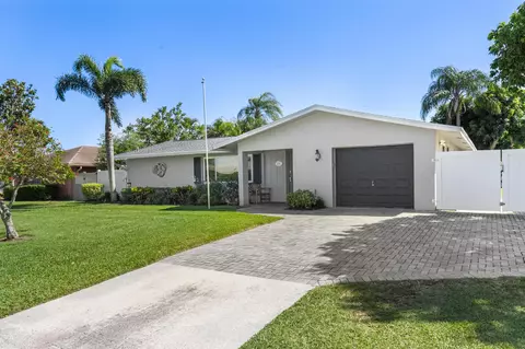 4256 Gardenia Dr, Palm Beach Gardens, FL 33410